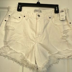 Abercrombie & Fitch White Denim Mid Rise Boyfriend Short